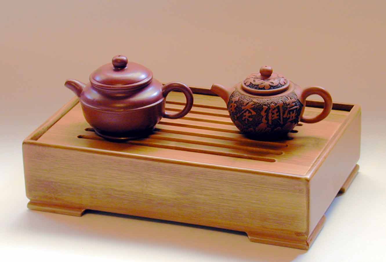 茶盤の上の茶壺