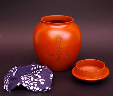 磁器の茶缶 浮き彫り南瓜