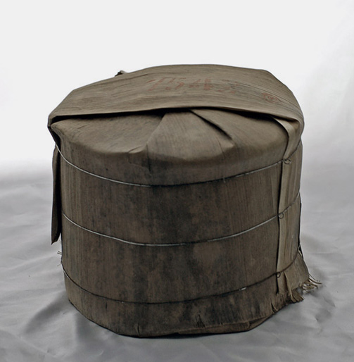 04年雲南七子餅茶 357g プーアル茶 04年雲南七子餅茶 357g プーアル茶